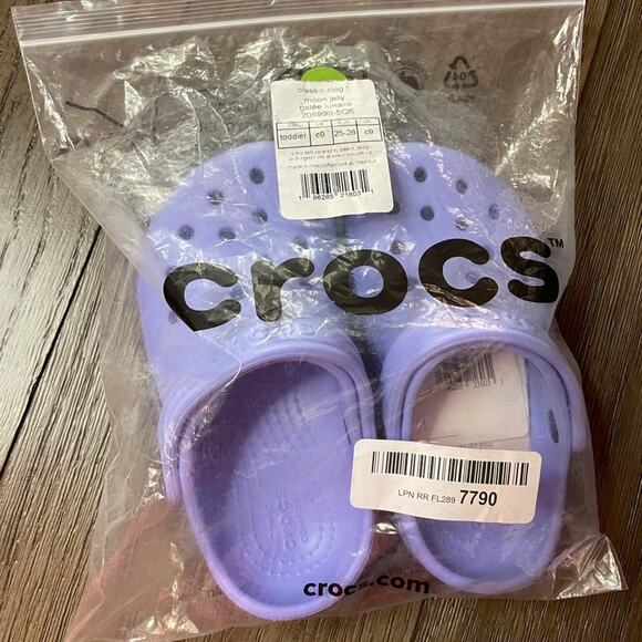 NWOT Crocs Unisex-Child Classic Moon Jelly Clog size C9 - Picture 2 of 8